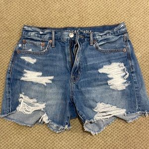American Eagle 90s boyfriend shorts